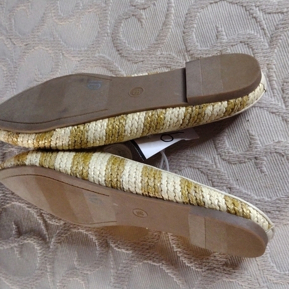 4@30.00 or 20.00 Ladies Shoes by UNIVERSAL THREAD - Picture 7 of 12